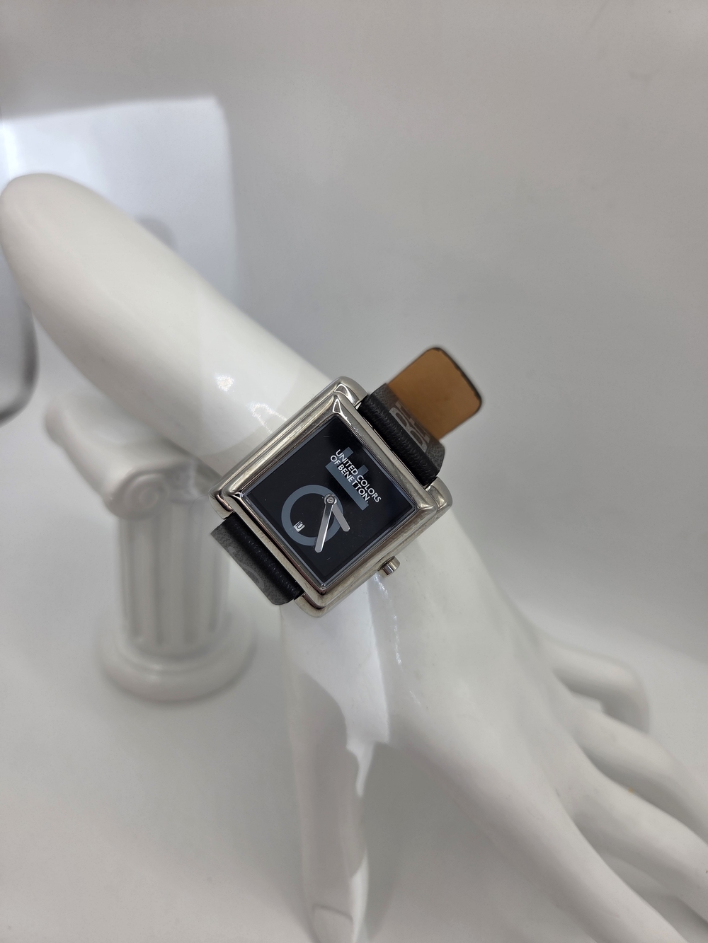 United Colors Of Benetton Vintage Quartz Black Dial Leather Strap Watch